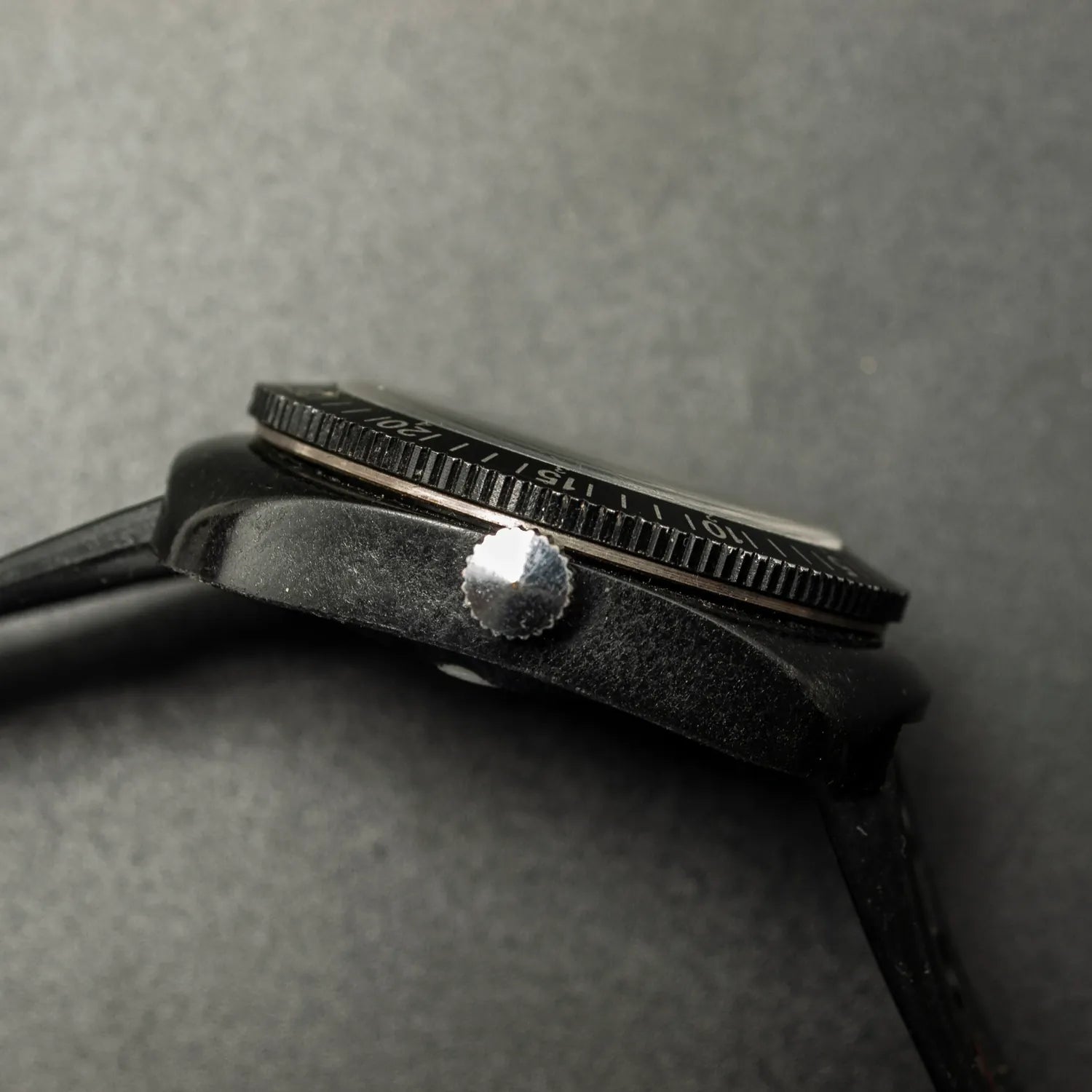 Ruhla Pilot Tropicalized, Cal. UMF 24-32 Vintage Watch, 1982 – side view alternative angle