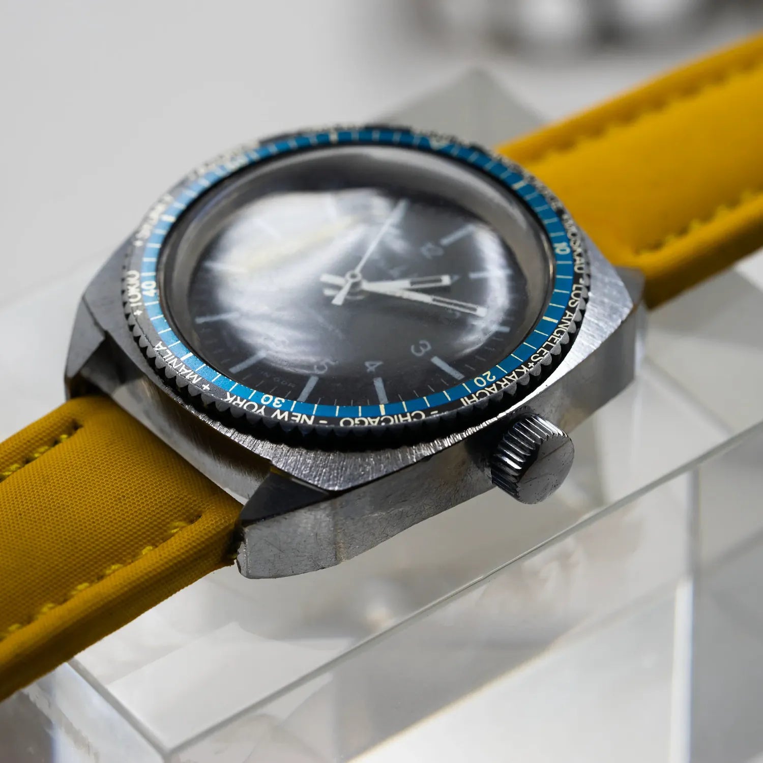 Ruhla World Time, Men’s Manual Wind Vintage Watch, 1981 – side view