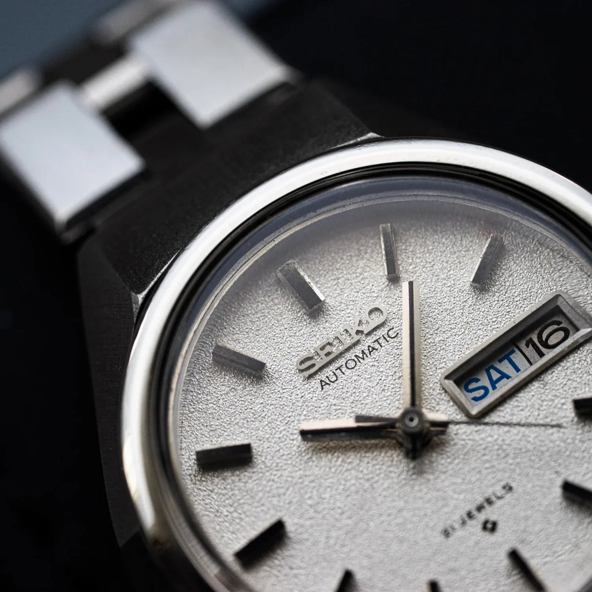 Seiko 5 2706-0250 Women’s Automatic Vintage Watch, 1975 – side view