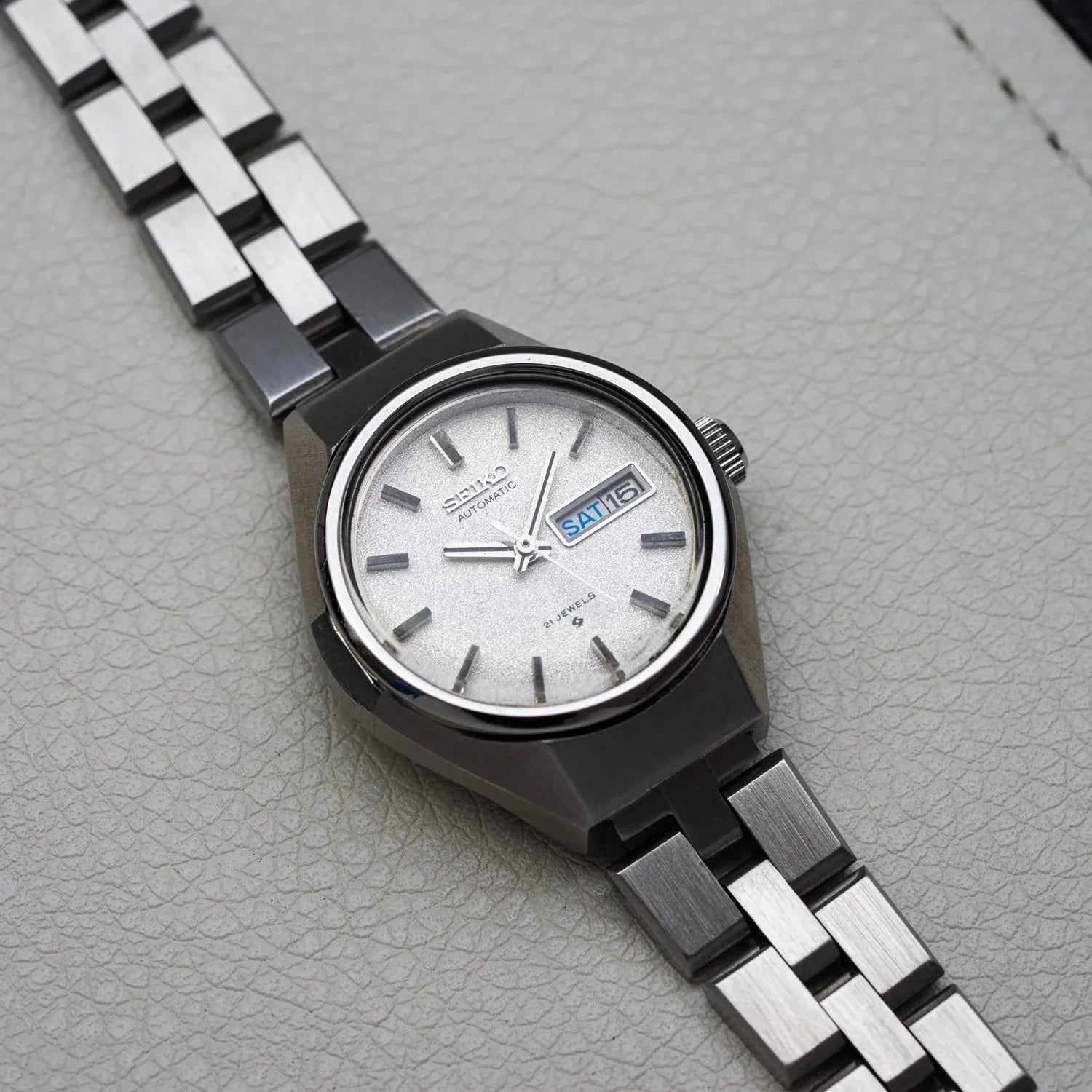 Seiko 5 2706-0250 Women’s Automatic Vintage Watch, 1975 – front view