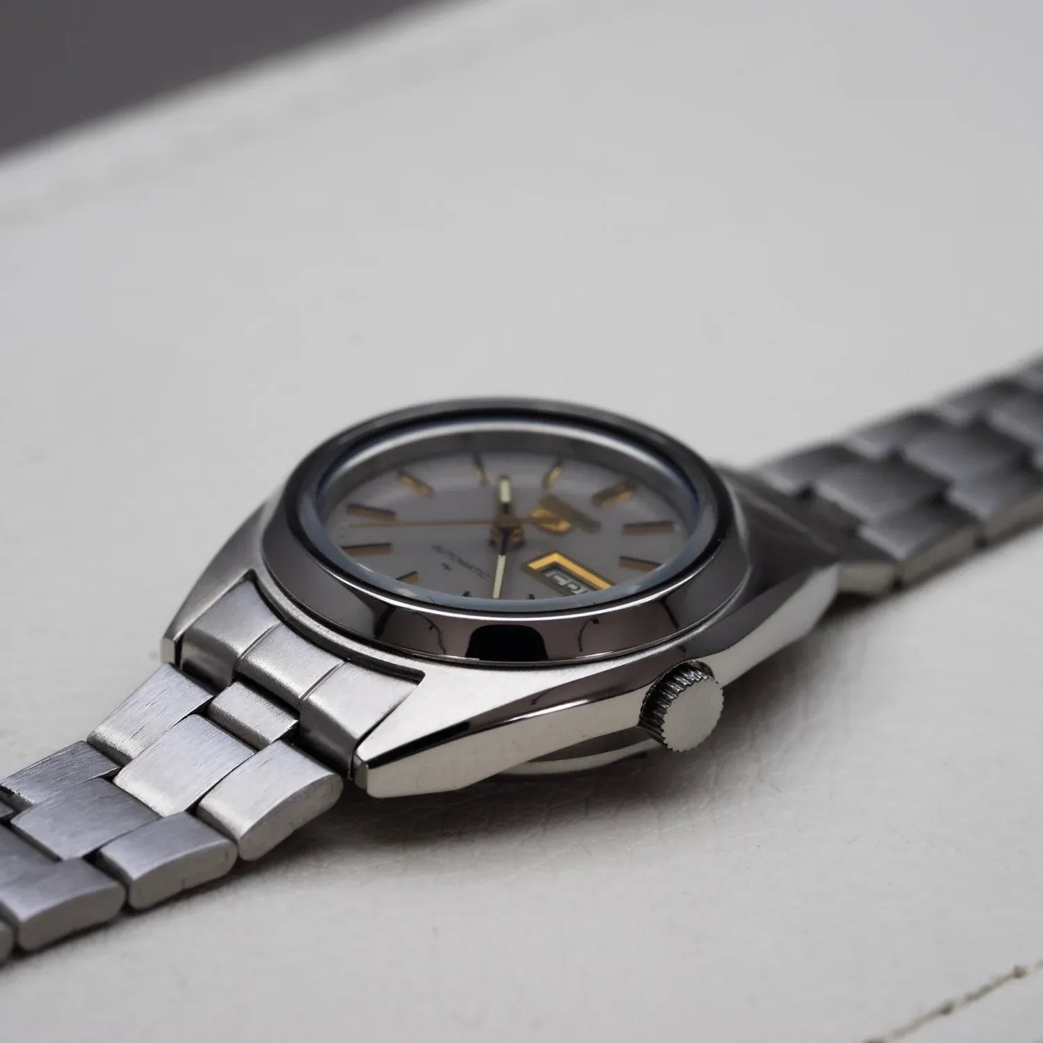 Seiko 5 4206-0420 Women’s Automatic Vintage Watch, 1996 – side view