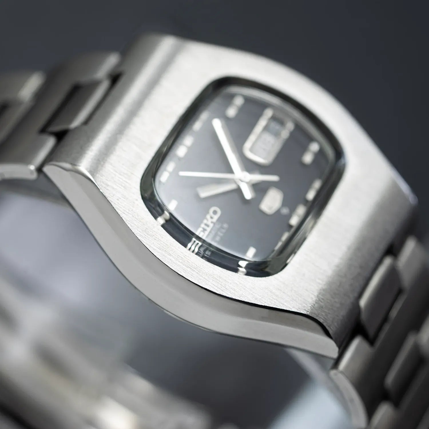 Seiko 5 6119-5431 Men’s Dress Automatic Vintage Watch, 1972 – dial close-up