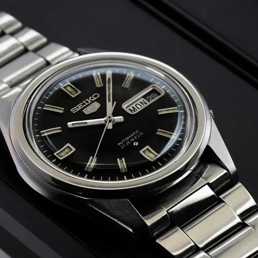 Seiko 5 6119-8083 Men’s Automatic Dress Vintage Watch, 1976 – side view alternative angle
