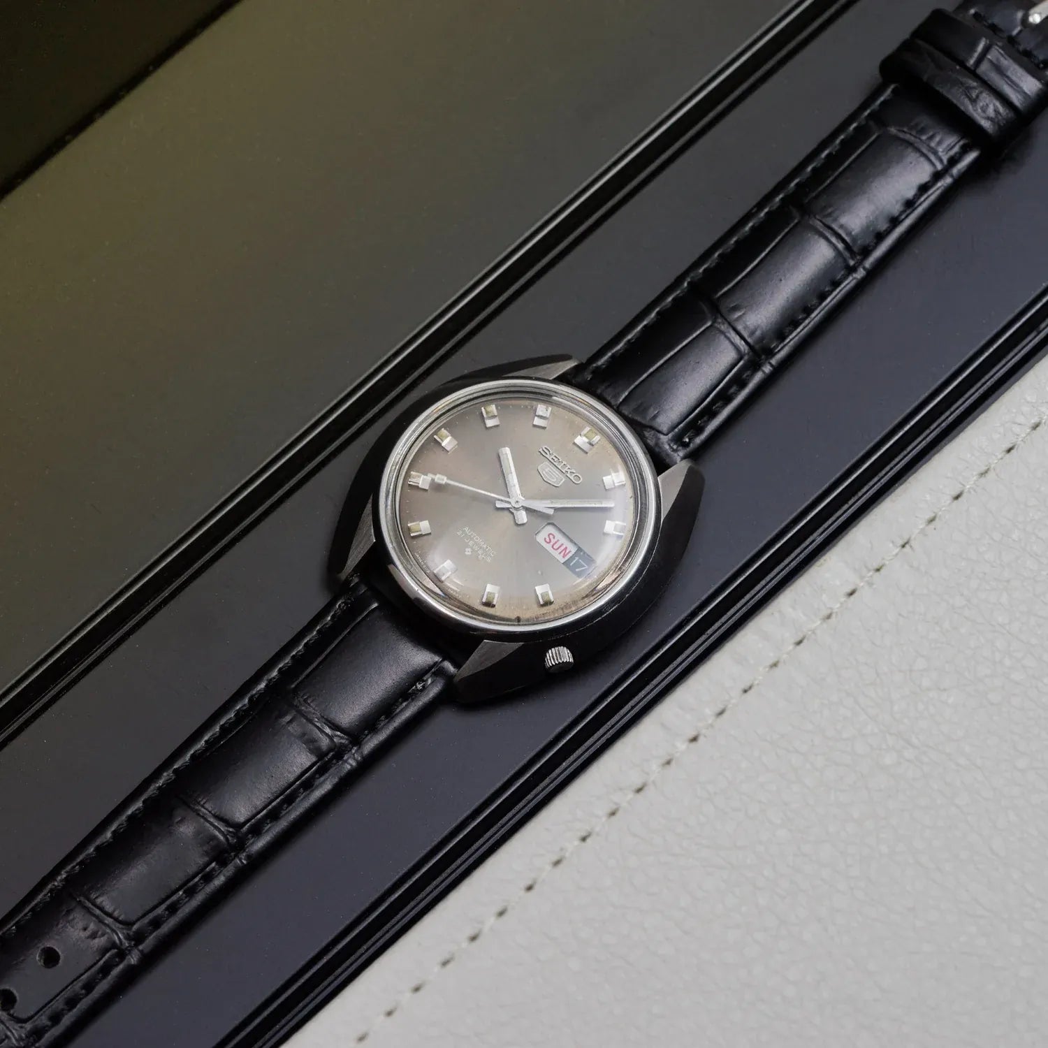 Seiko 5 6119-8440 Men’s Dress Automatic Vintage Watch, 1971 – dial close-up