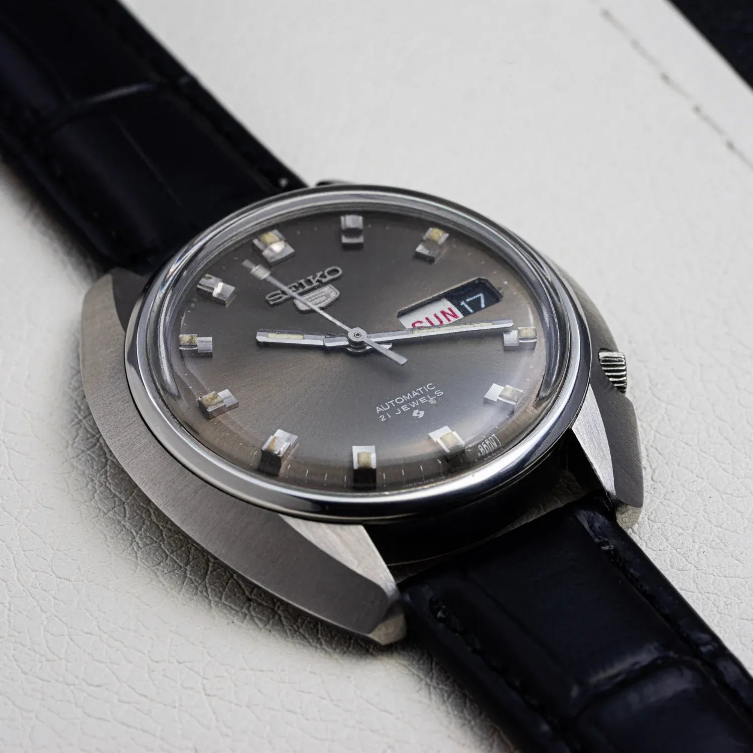 Seiko 5 6119-8440 Men’s Dress Automatic Vintage Watch, 1971 – side view