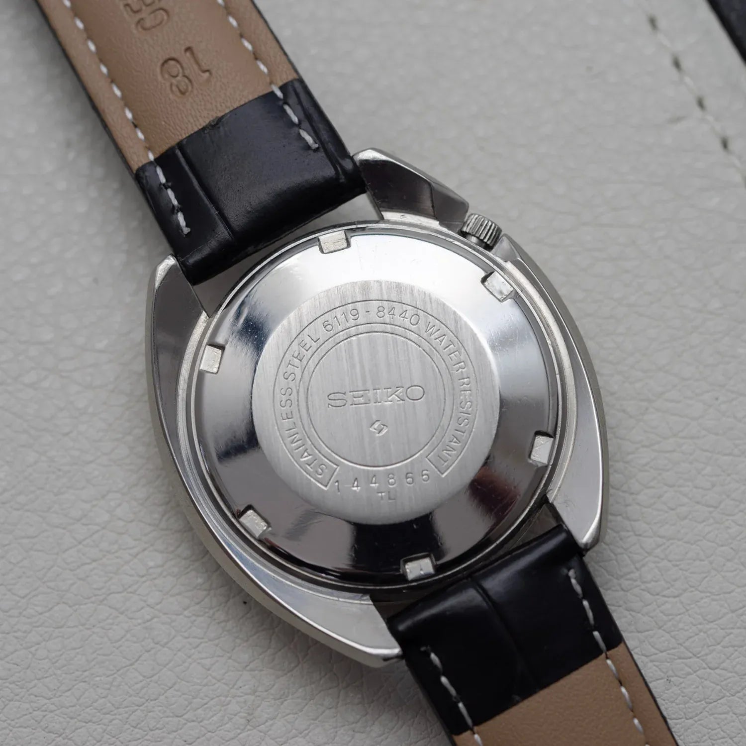 Seiko 5 6119-8440 Men’s Dress Automatic Vintage Watch, 1971 – movement close-up