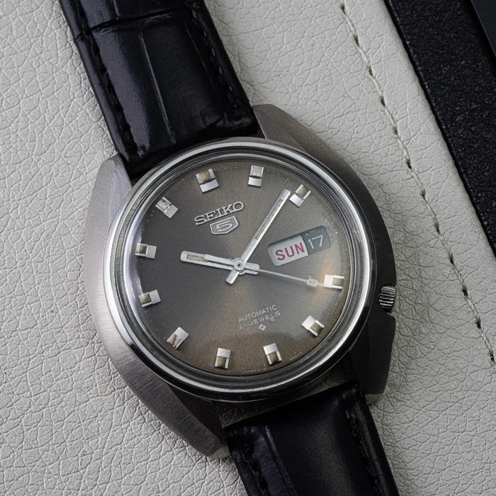 Seiko 5 6119-8440 Men’s Dress Automatic Vintage Watch, 1971 – front view