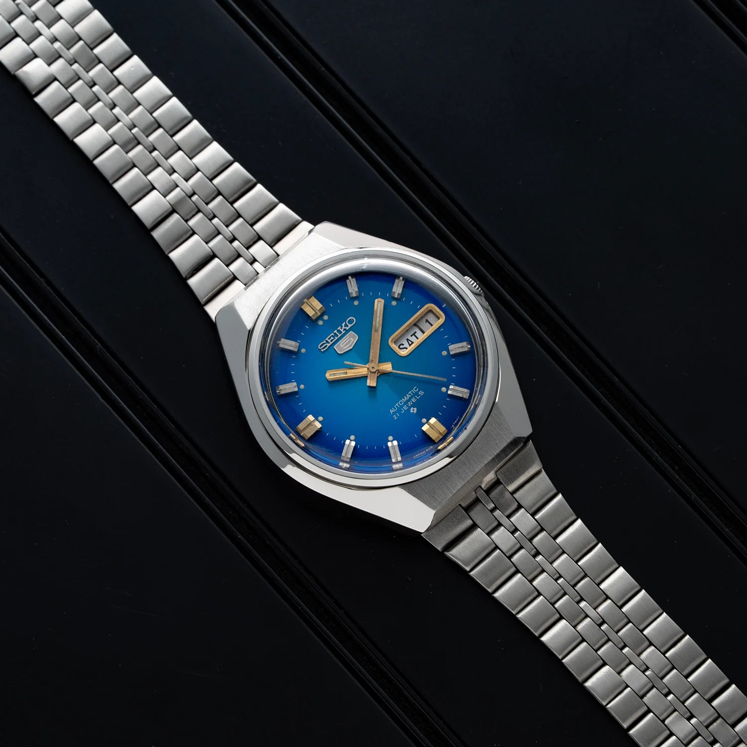 Seiko 5 6119-8620 Men's Vintage Watch Top view