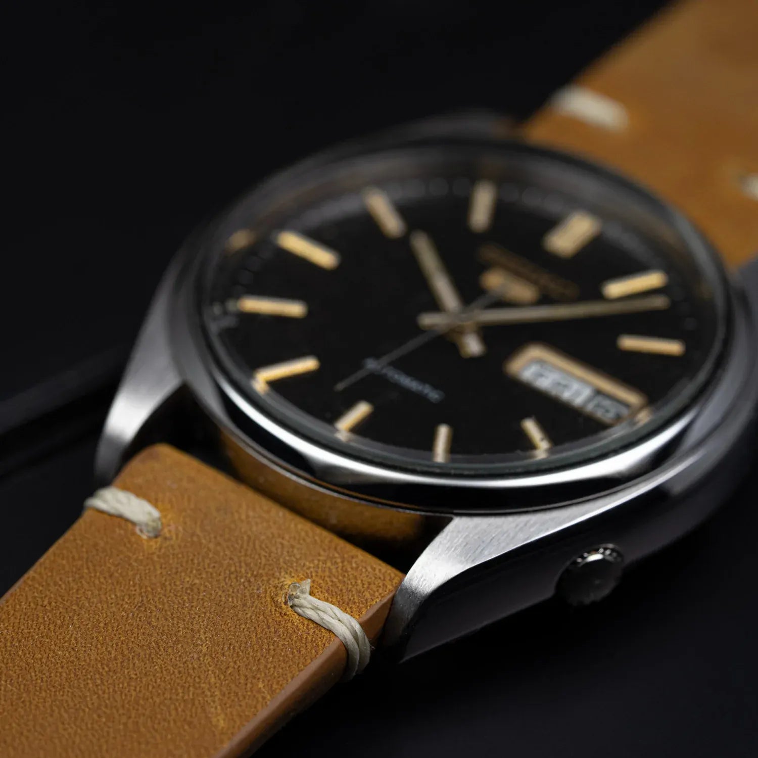 Seiko 5 6309-5530 Men’s Automatic Dress Vintage Watch 1981 – side view alternative angle