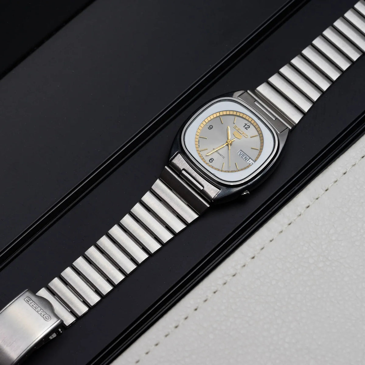 Seiko 5 6309-5810 Men’s Automatic Dress Vintage Watch, 1982 – side view
