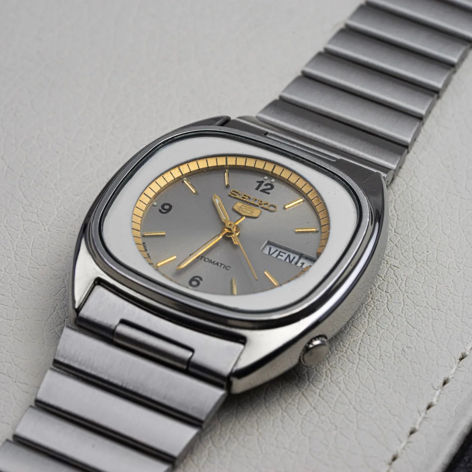 Seiko 5 6309-5810 Men’s Automatic Dress Vintage Watch, 1982 – side view alternative angle