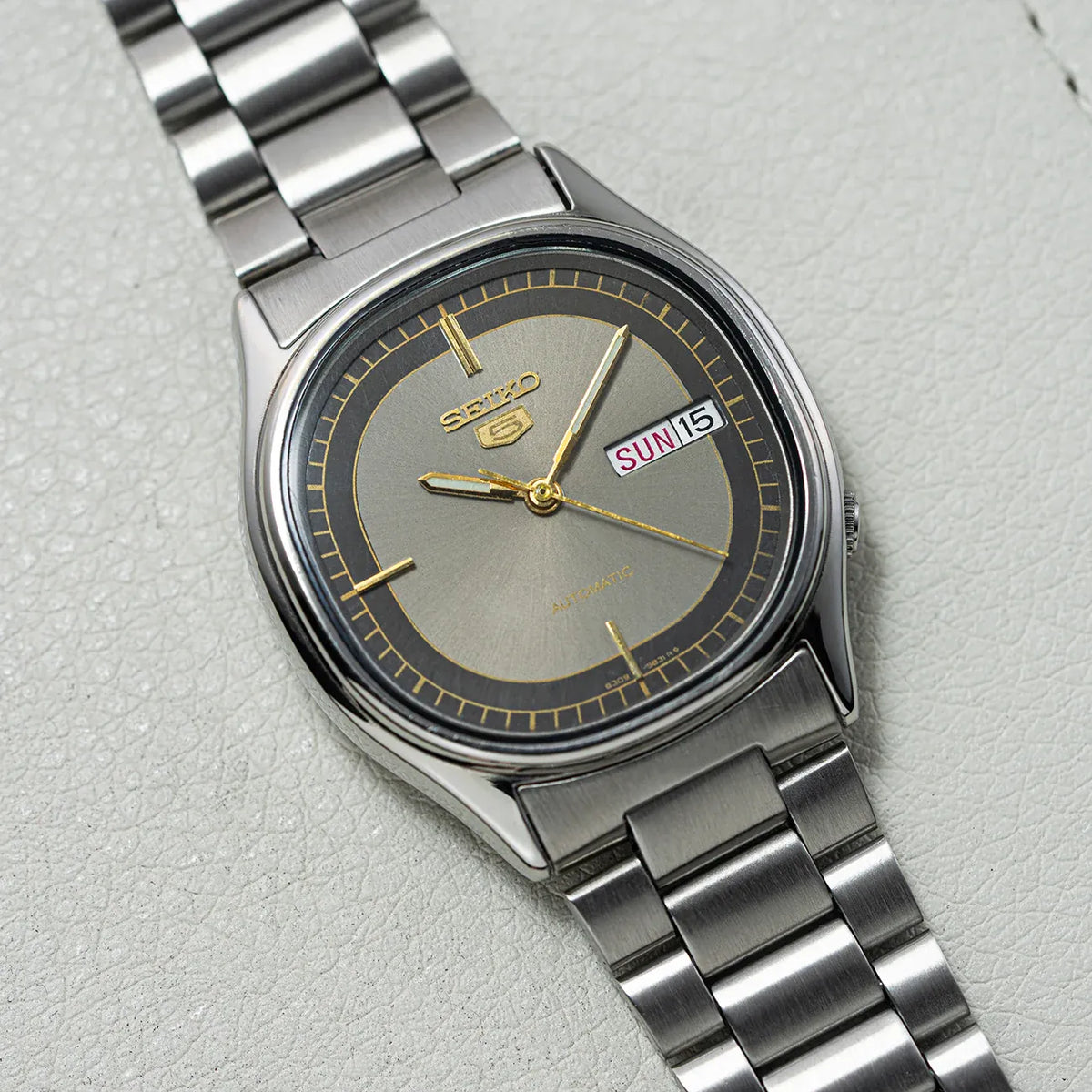 Seiko 5 6309-5820 Men’s Automatic Dress Vintage Watch 1982 – side view