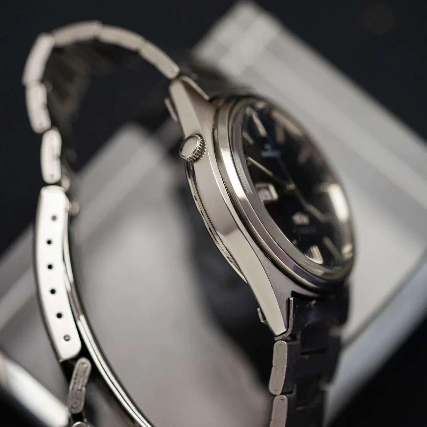 Seiko 5 6309-7150 Men’s Automatic Dress Vintage Watch, 1979 – dial close-up