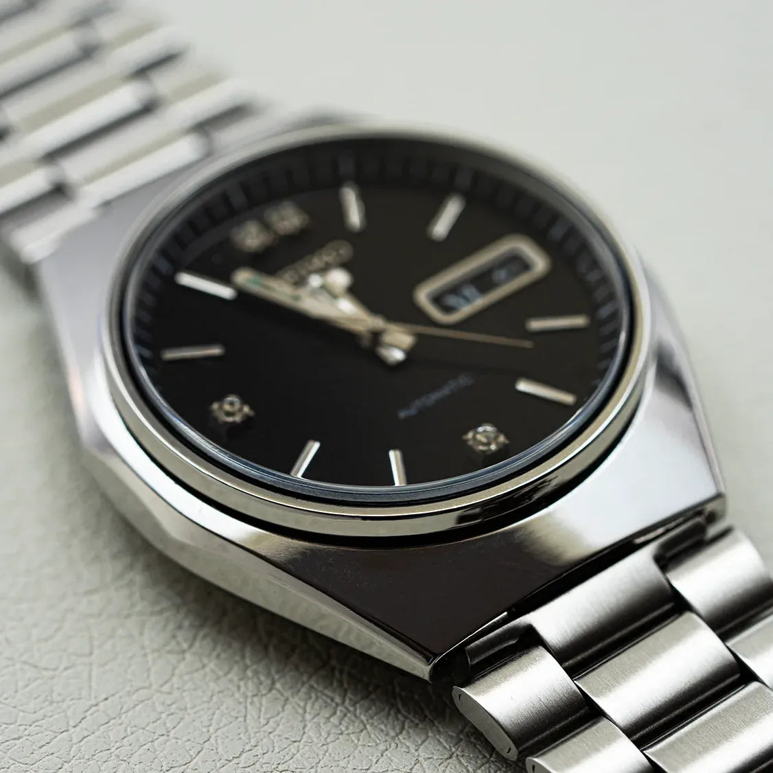 Seiko 5 6309-720C Men’s Automatic Dress Vintage Watch, 1982 – side view