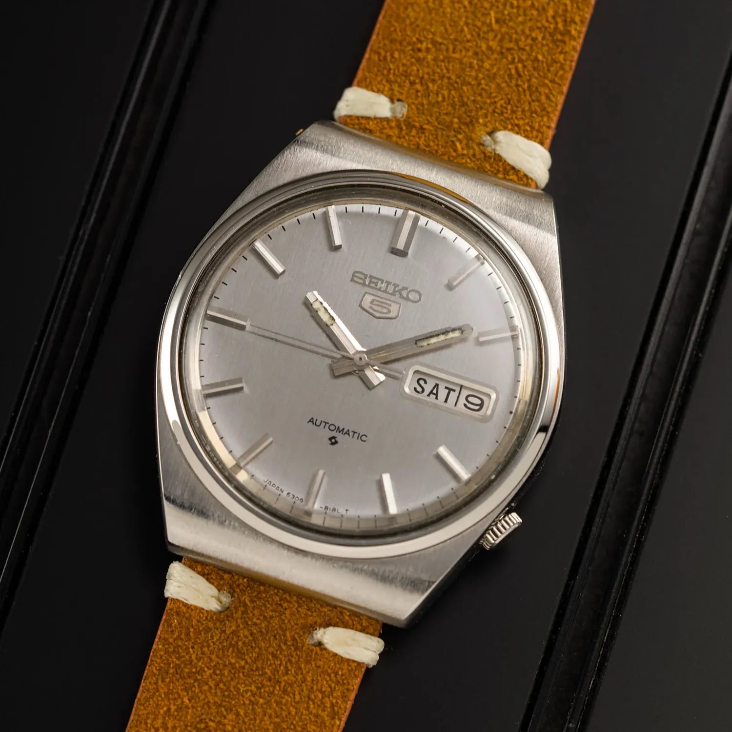 Seiko 5 6309-8580 Men’s Dress Automatic Vintage Watch, 1980 – front view