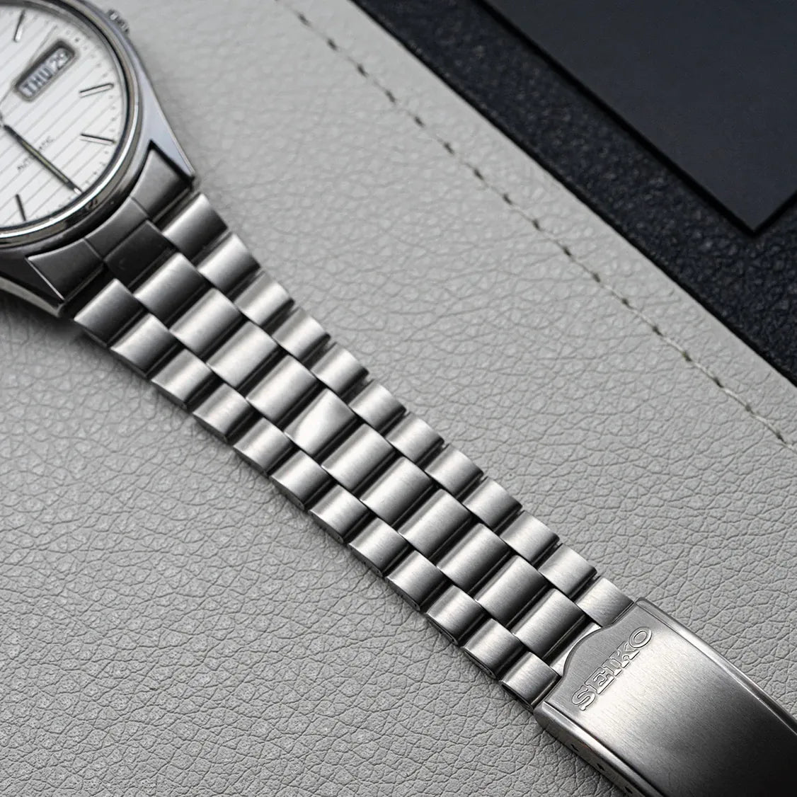Seiko 5 6309-8920 Men’s Automatic Dress Vintage Watch, 1985 – dial close-up