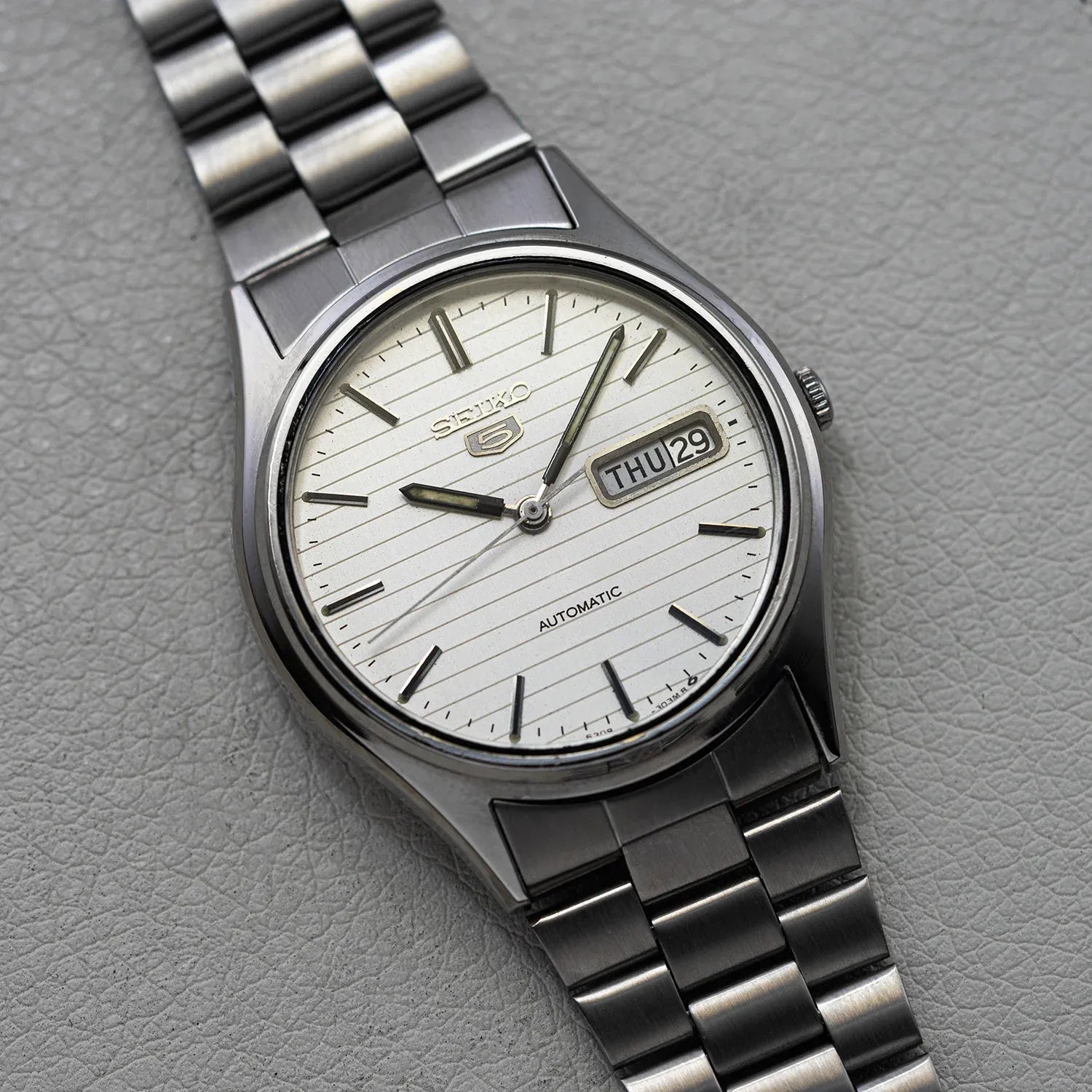 Seiko 5 6309-8920 Men’s Automatic Dress Vintage Watch, 1985 – front view