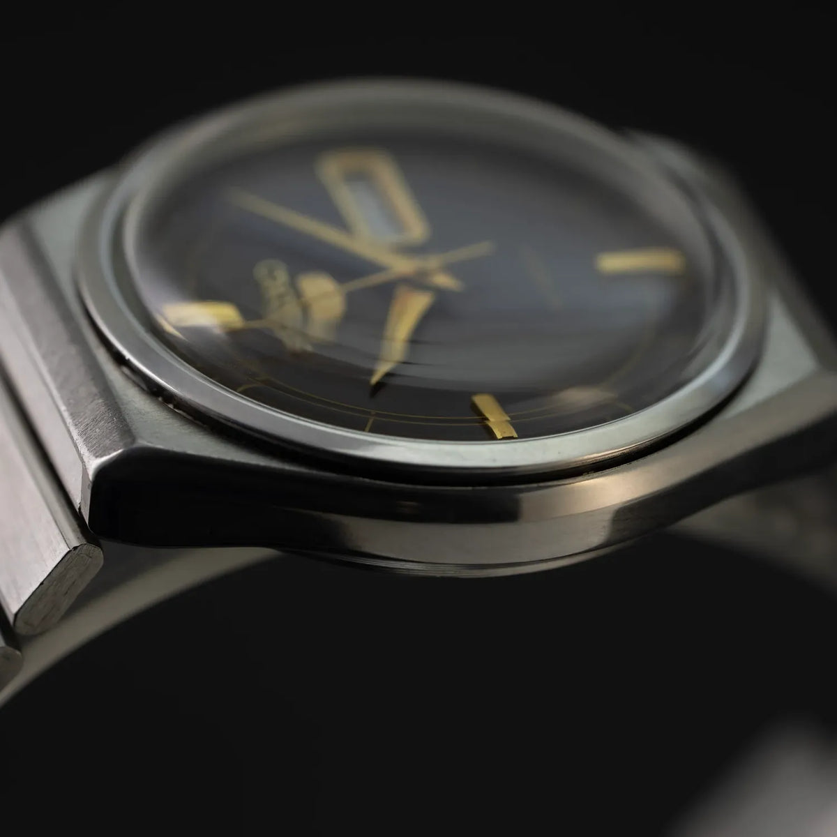 Seiko 5 6309-8930 Men’s Dress Automatic Vintage Watch, 1984 – side view