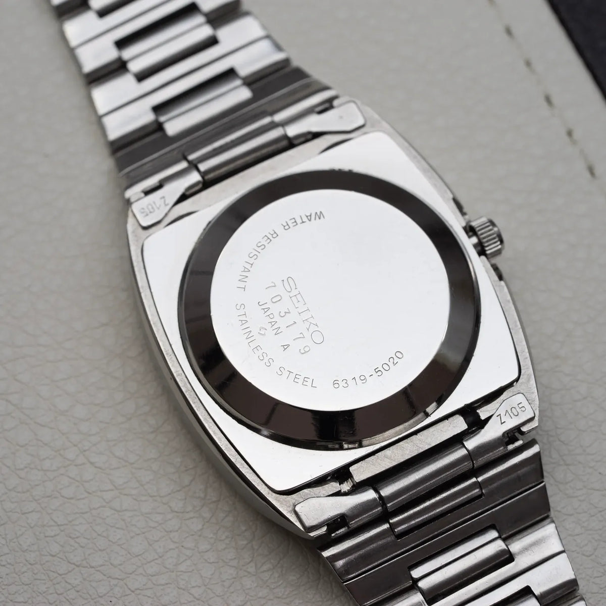 Seiko 5 6319-5020 Men’s Automatic Dress Vintage Watch, 1977 – side view