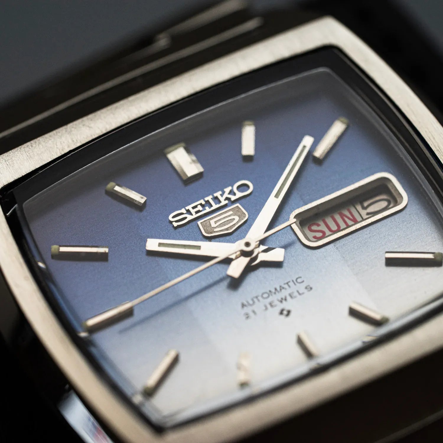 Seiko 5 6319-5020 Men’s Automatic Dress Vintage Watch, 1977 – movement close-up