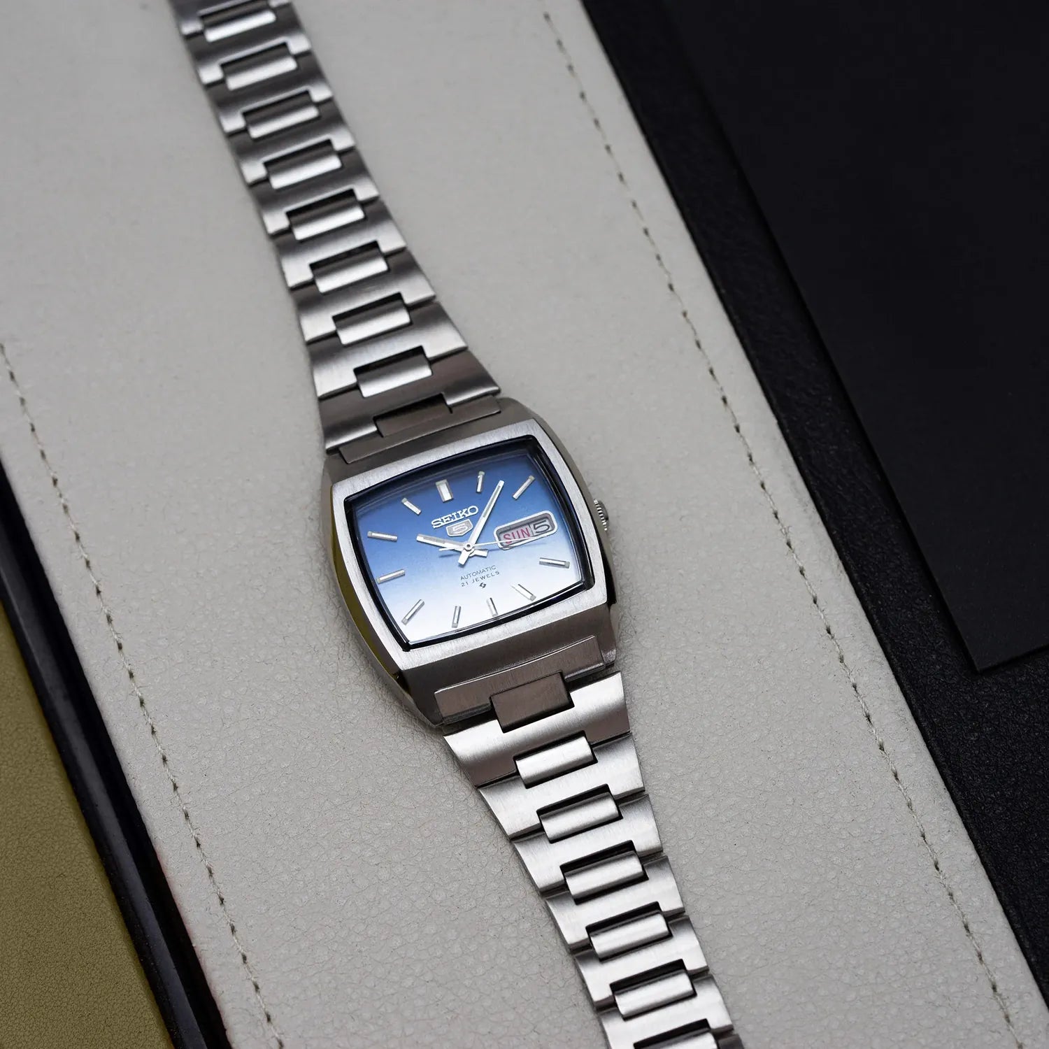 Seiko 5 6319-5020 Men’s Automatic Dress Vintage Watch, 1977 – strap detail