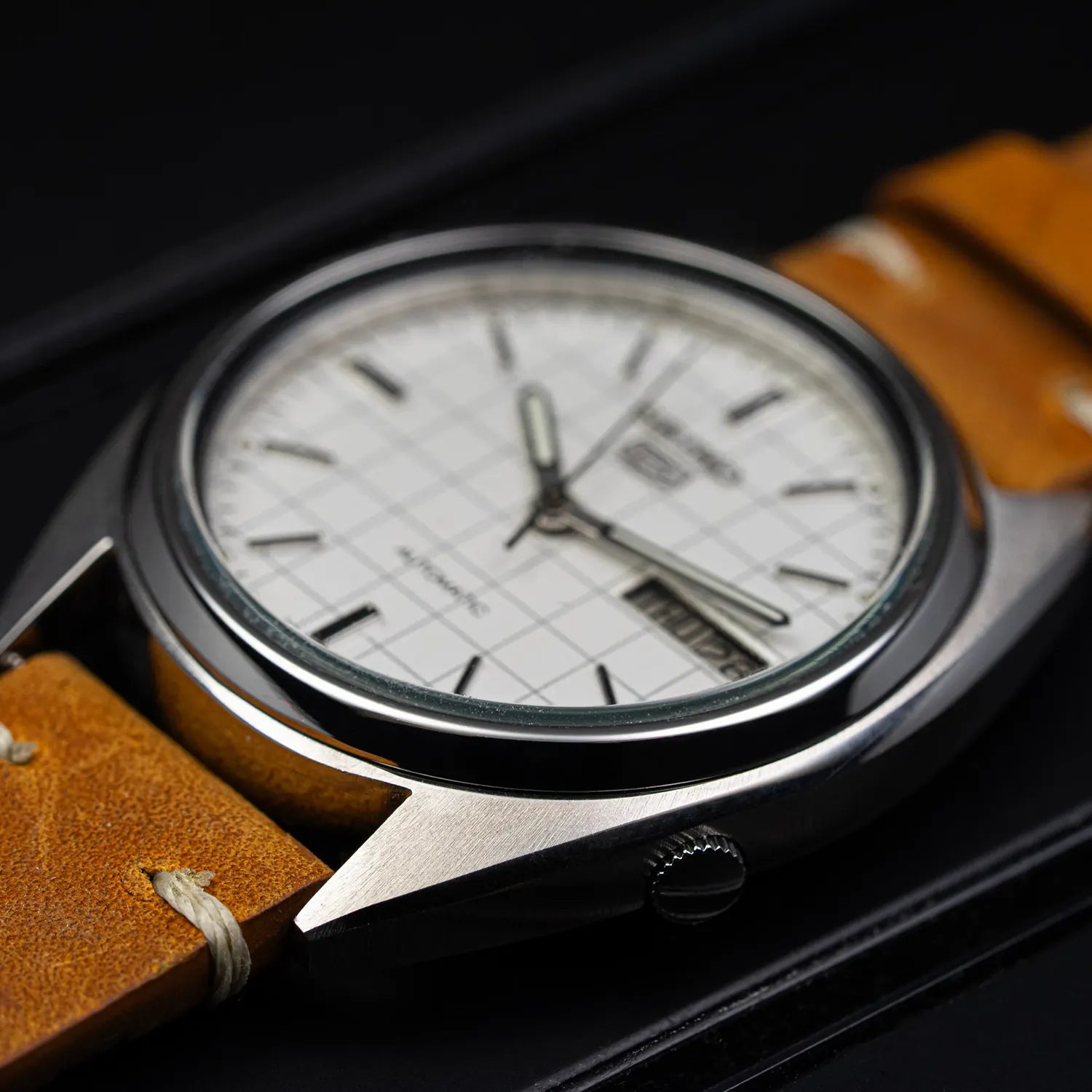 Seiko 5 7009 3040 Chess Dial Vintage Men's Watch – dial close-up
