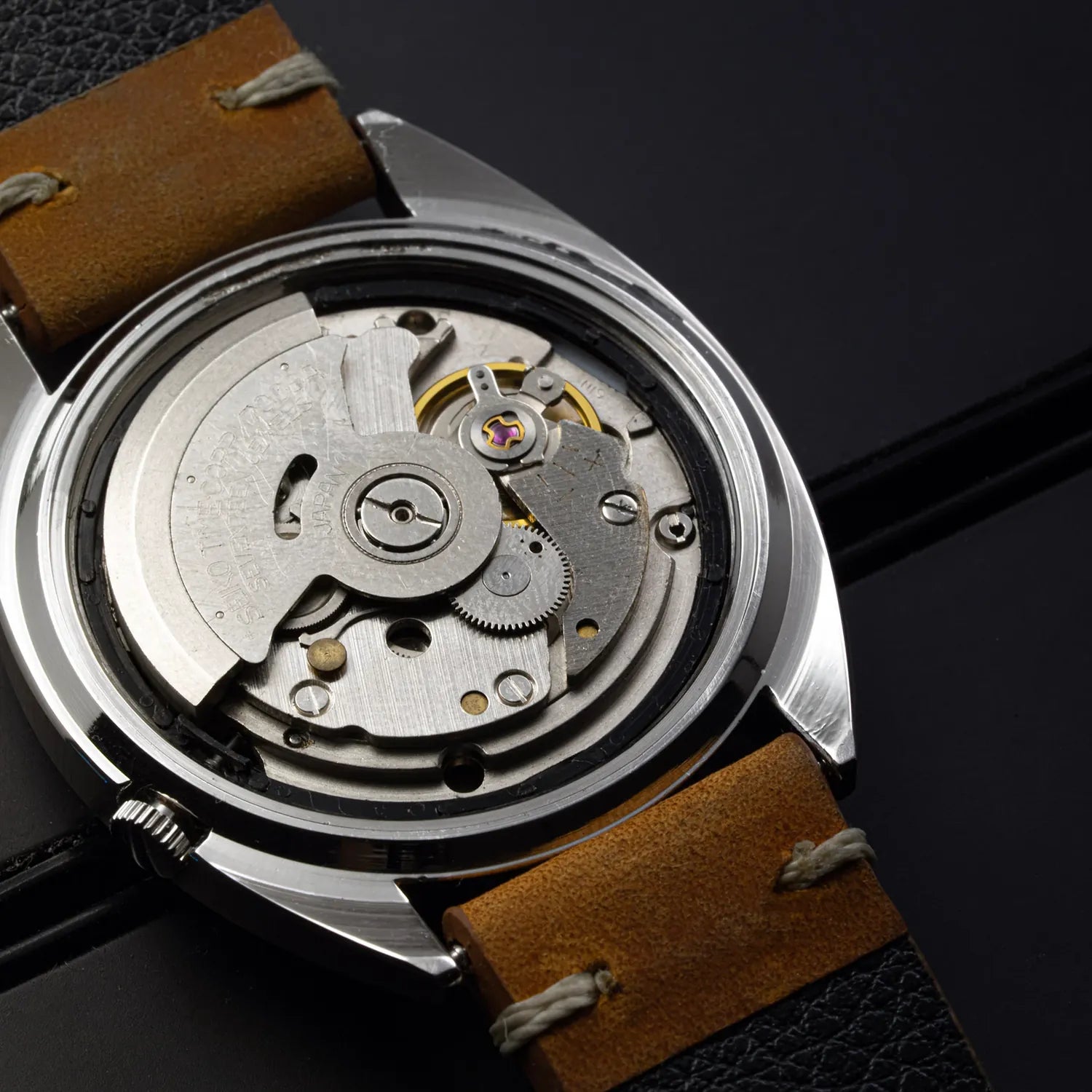 Seiko 5 7009 3040 Chess Dial Vintage Men's Watch – side view alternative angle