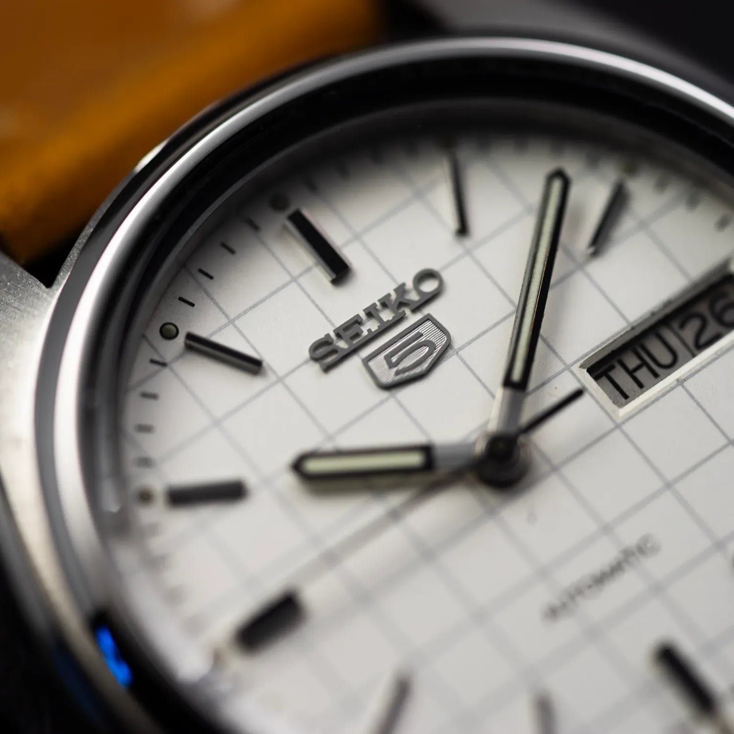 Seiko 5 7009 3040 Chess Dial Vintage Men's Watch – dial macro detail