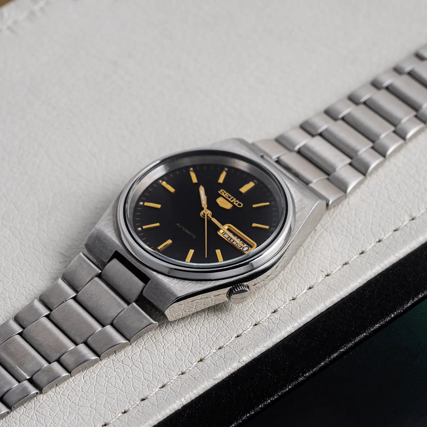 Seiko 5, Ref. 7009-3130 crown