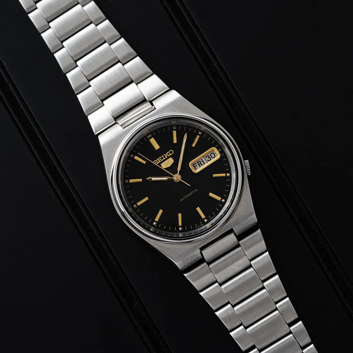 Seiko 5, Ref. 7009-3130 top view