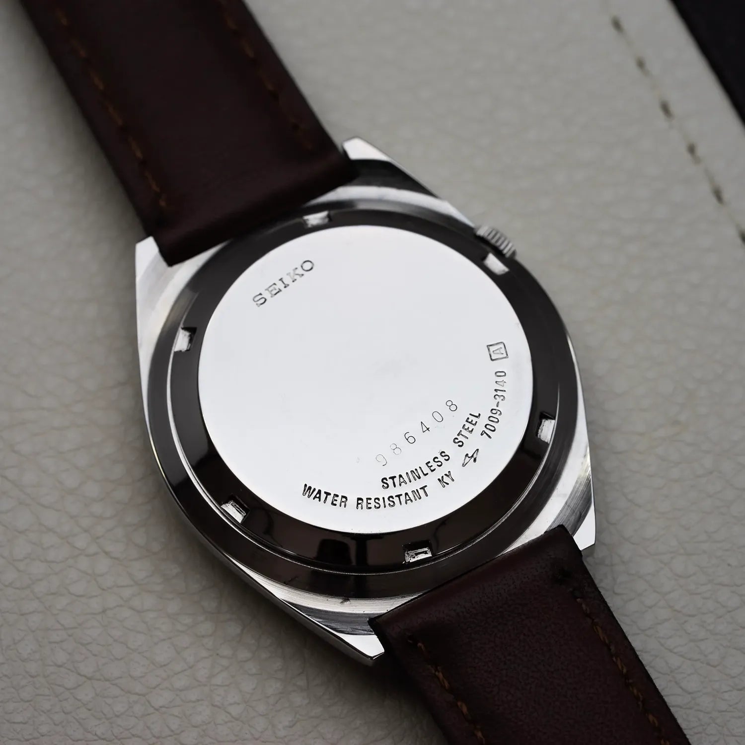 Seiko 5 7009-3140 Men’s Automatic Dress Vintage Watch, 1979 – side view alternative angle