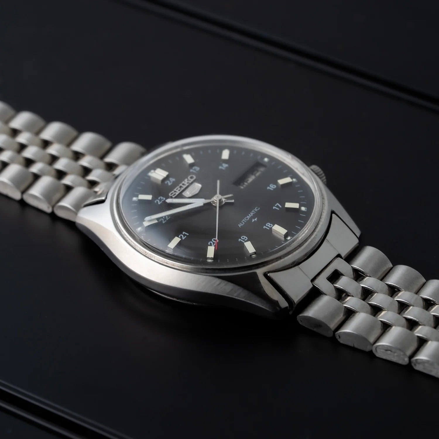 Seiko 5 7009-4040 Case