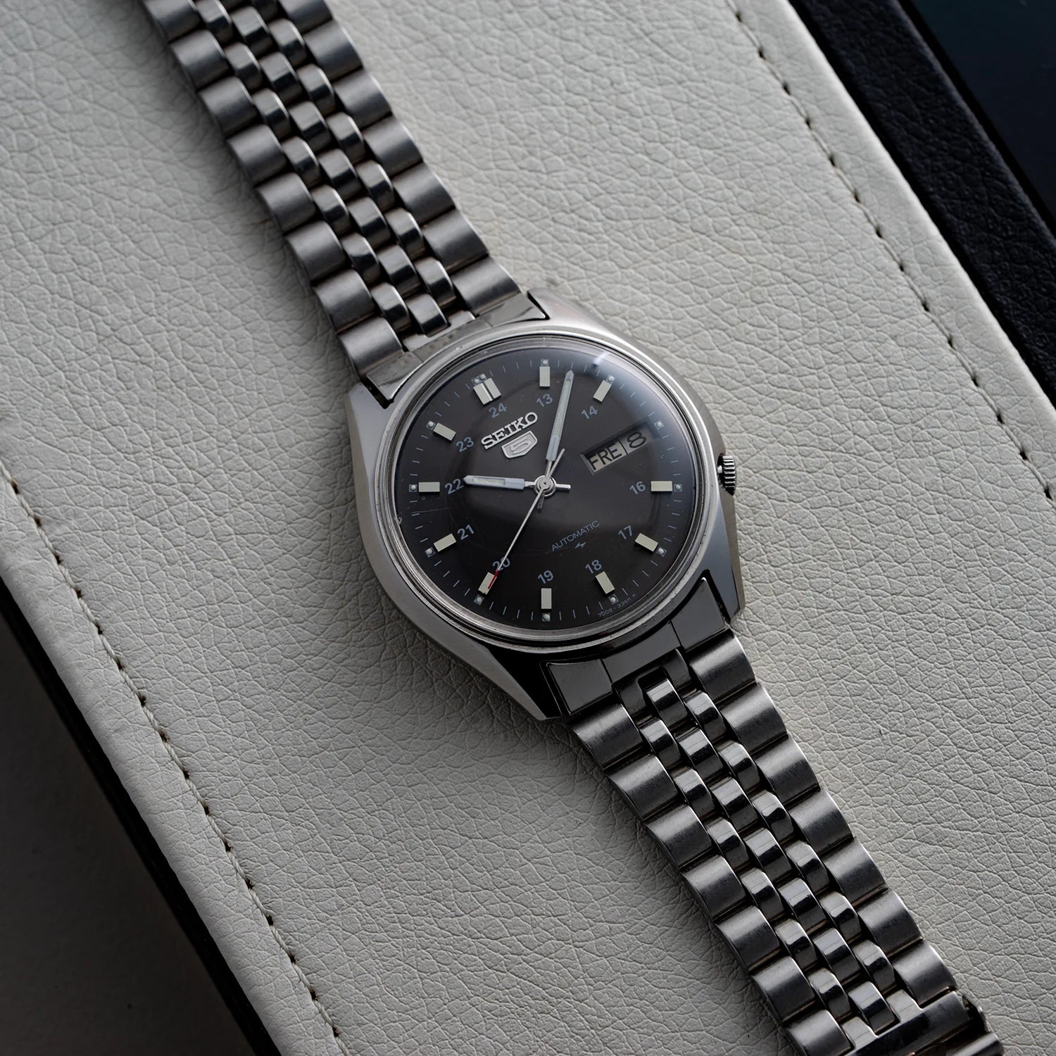 Seiko 5 7009-4040 Top view