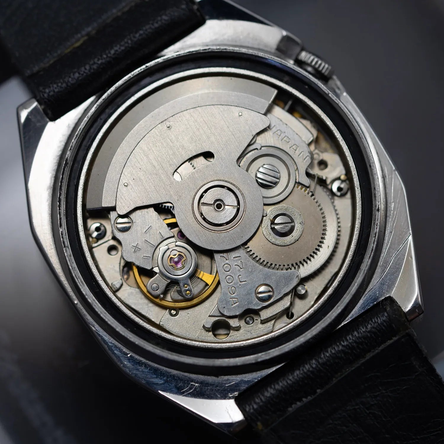 Seiko 5 7009-530B Men’s Dress Automatic Vintage Watch, 1981 – dial close-up