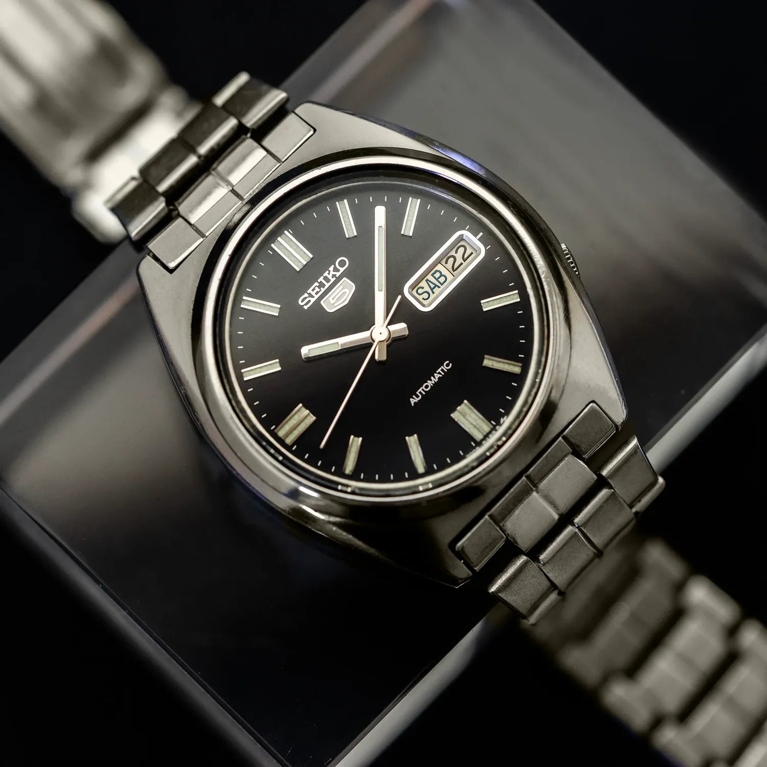 Seiko 5 7009-8331 Men’s Dress Automatic Vintage Watch, 1984 – front view
