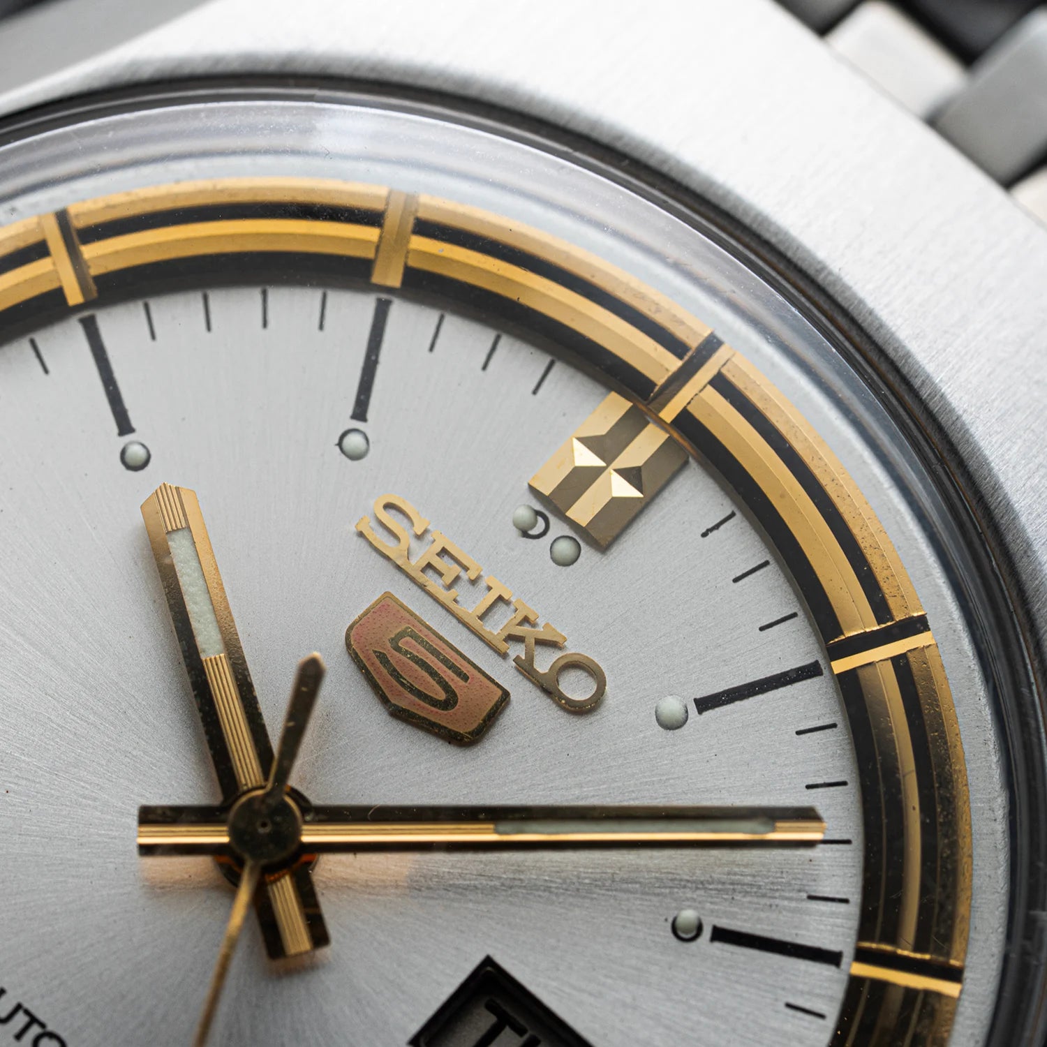 Seiko 5 7009-8440 Dial Close Up