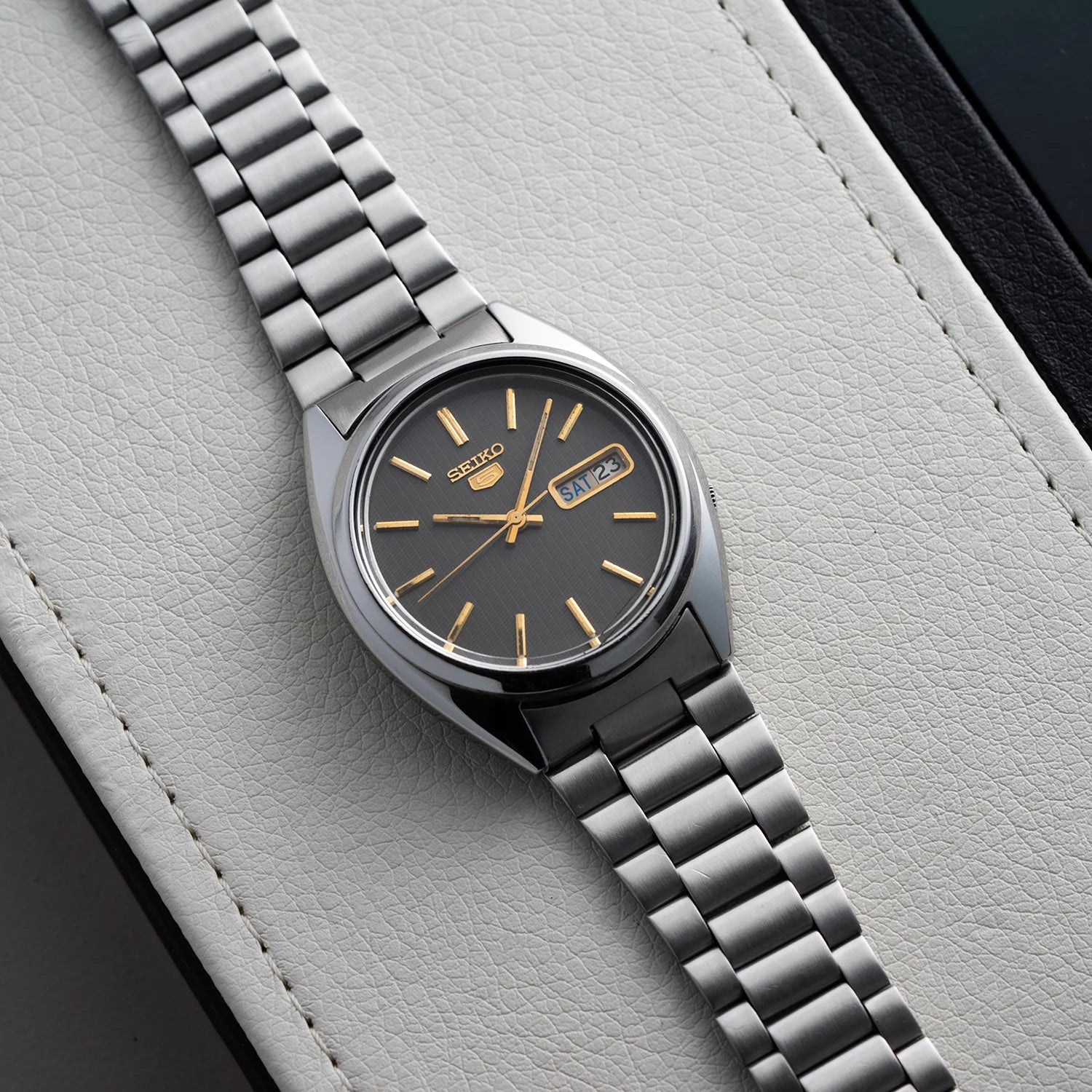 Seiko 5 7009-8741 Top view