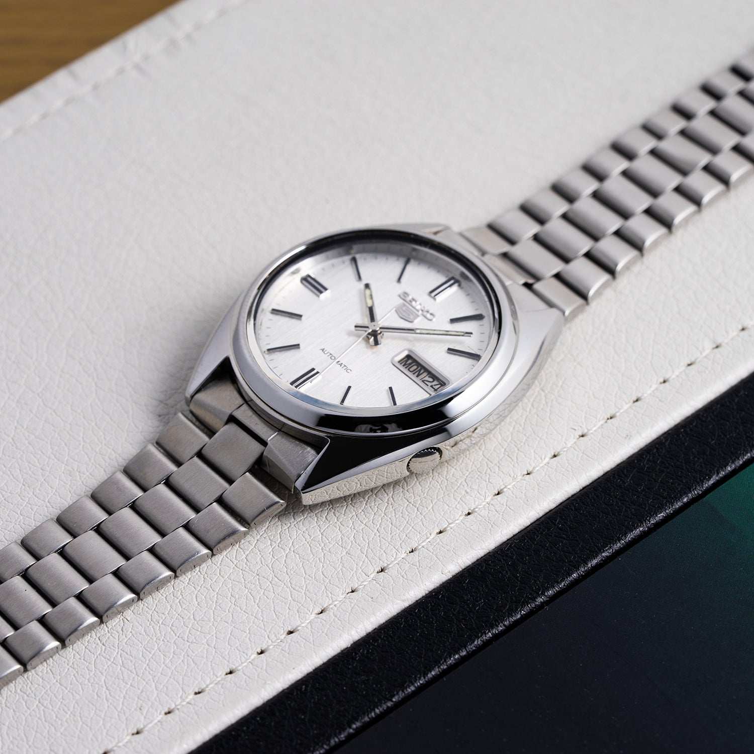 Seiko 5, Ref. 7009-8741 Case with a white face on a white surface