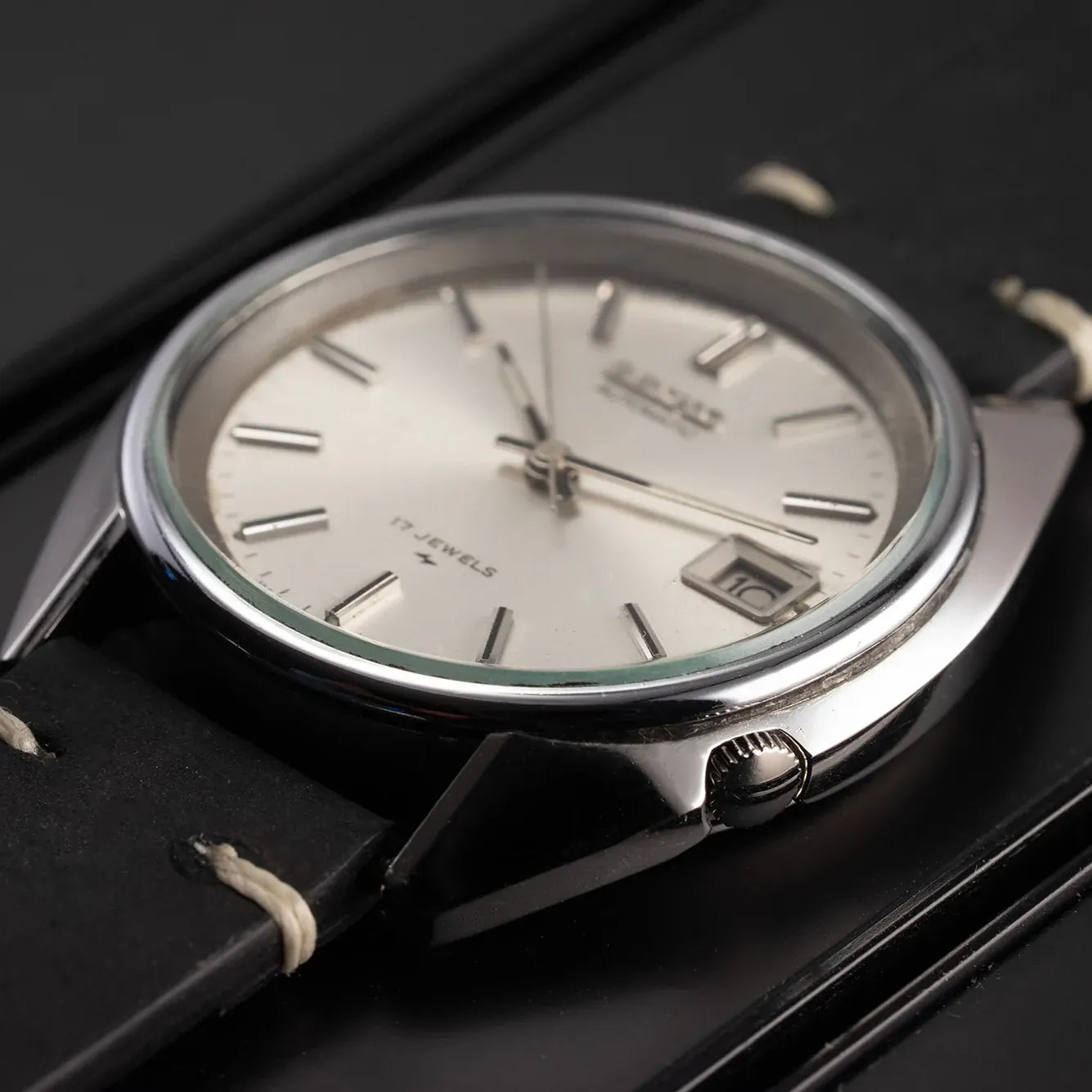 Seiko 7025-8120 Men’s Automatic Dress Vintage Watch, 1979 – movement close-up