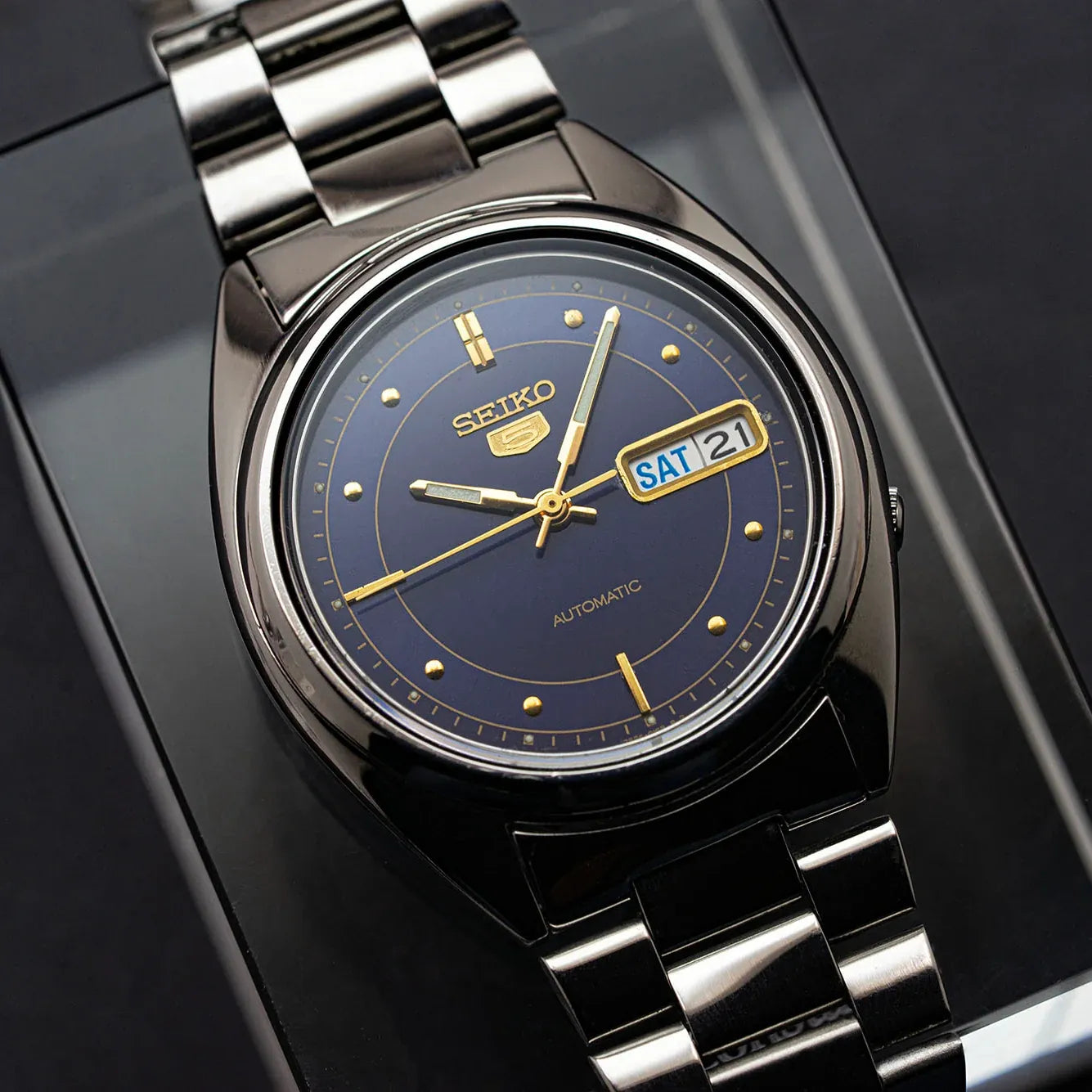 Seiko 5 7S26-3040 Men’s Automatic Dress Vintage Watch, 1996 – front view