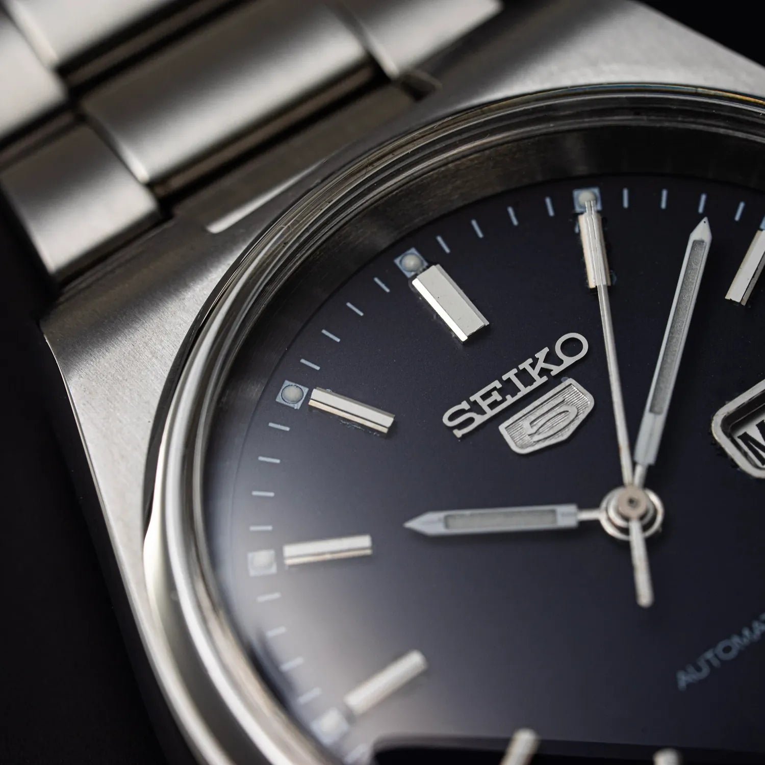 Seiko 5 7S26-3130, Cal. 7S26, Men’s Dress Automatic Watch – dial close-up