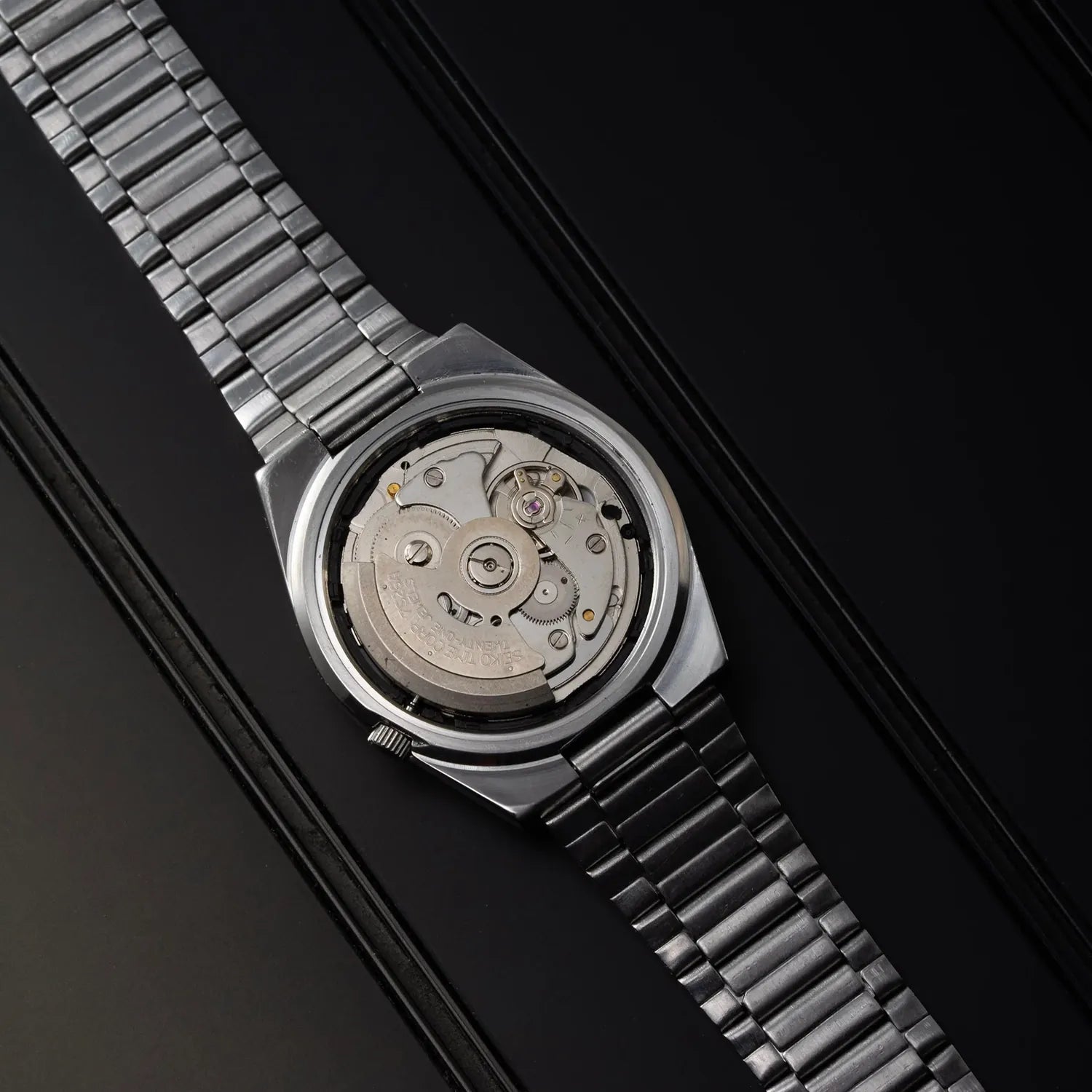 Seiko 5 7S26-3130, Cal. 7S26, Men’s Dress Automatic Watch – movement close-up