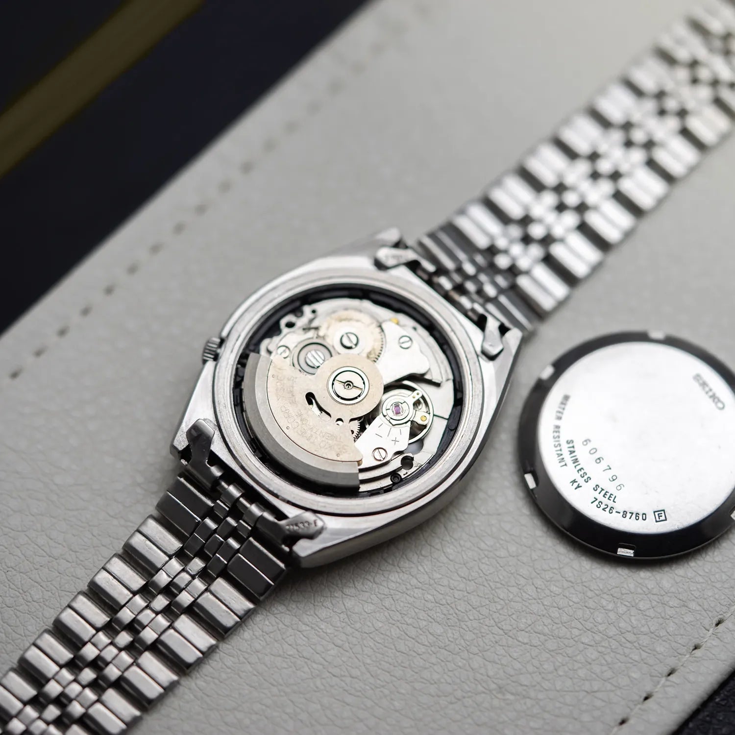 Seiko 5 7S26 8760 Men’s Automatic Dress Vintage Watch, 1996 – side view alternative angle