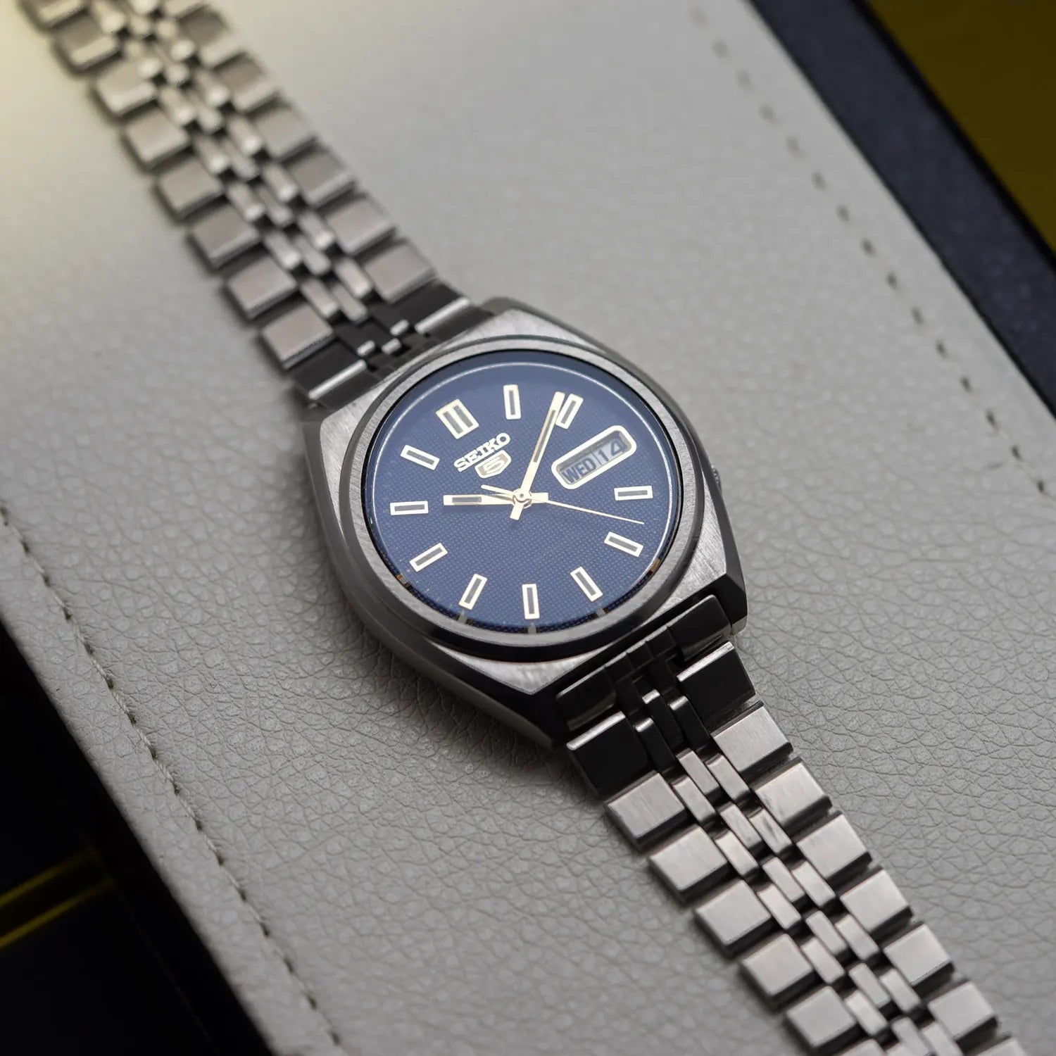 Seiko 5 7S26 8760 Men’s Automatic Dress Vintage Watch, 1996 – back case