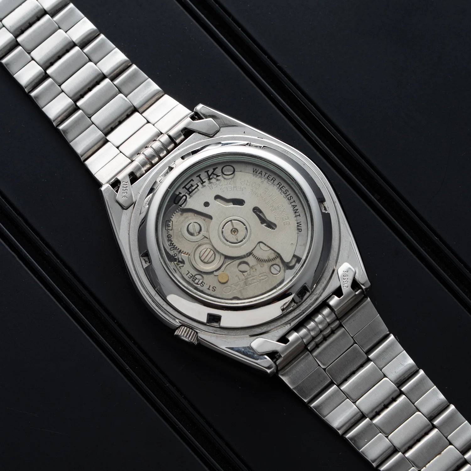 Seiko 5 7S26-0570 Caseback