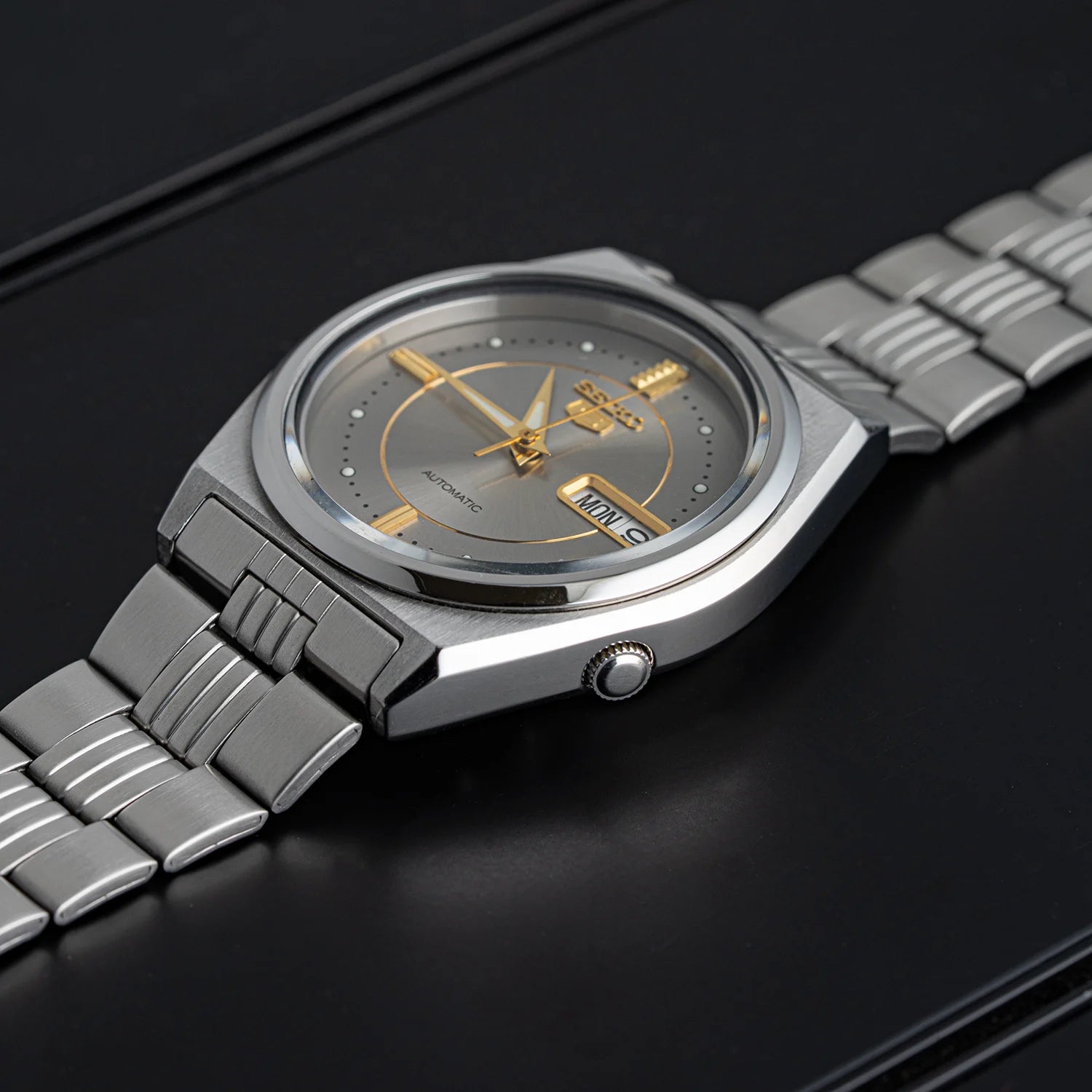 Seiko 5 7S26-0570 Crown