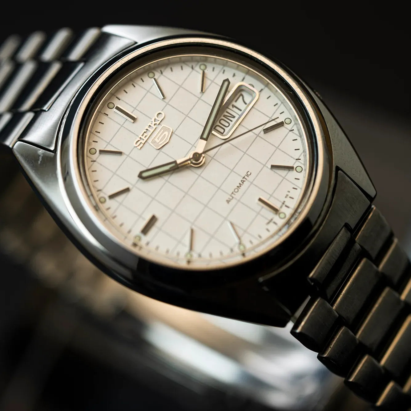 Seiko 5 7S26-0840 Men’s Automatic Dress Vintage Watch, 1996 – front view