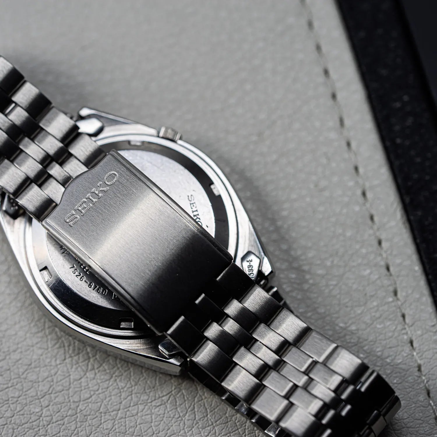 Seiko 5 7S26-8760 Cal. 7S26 Men’s Automatic Vintage Watch – side view