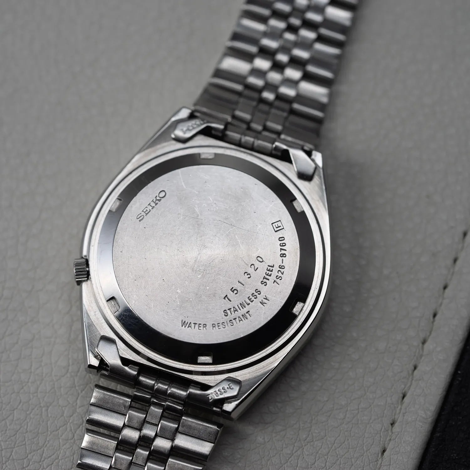 Seiko 5 7S26-8760 Cal. 7S26 Men’s Automatic Vintage Watch – back case