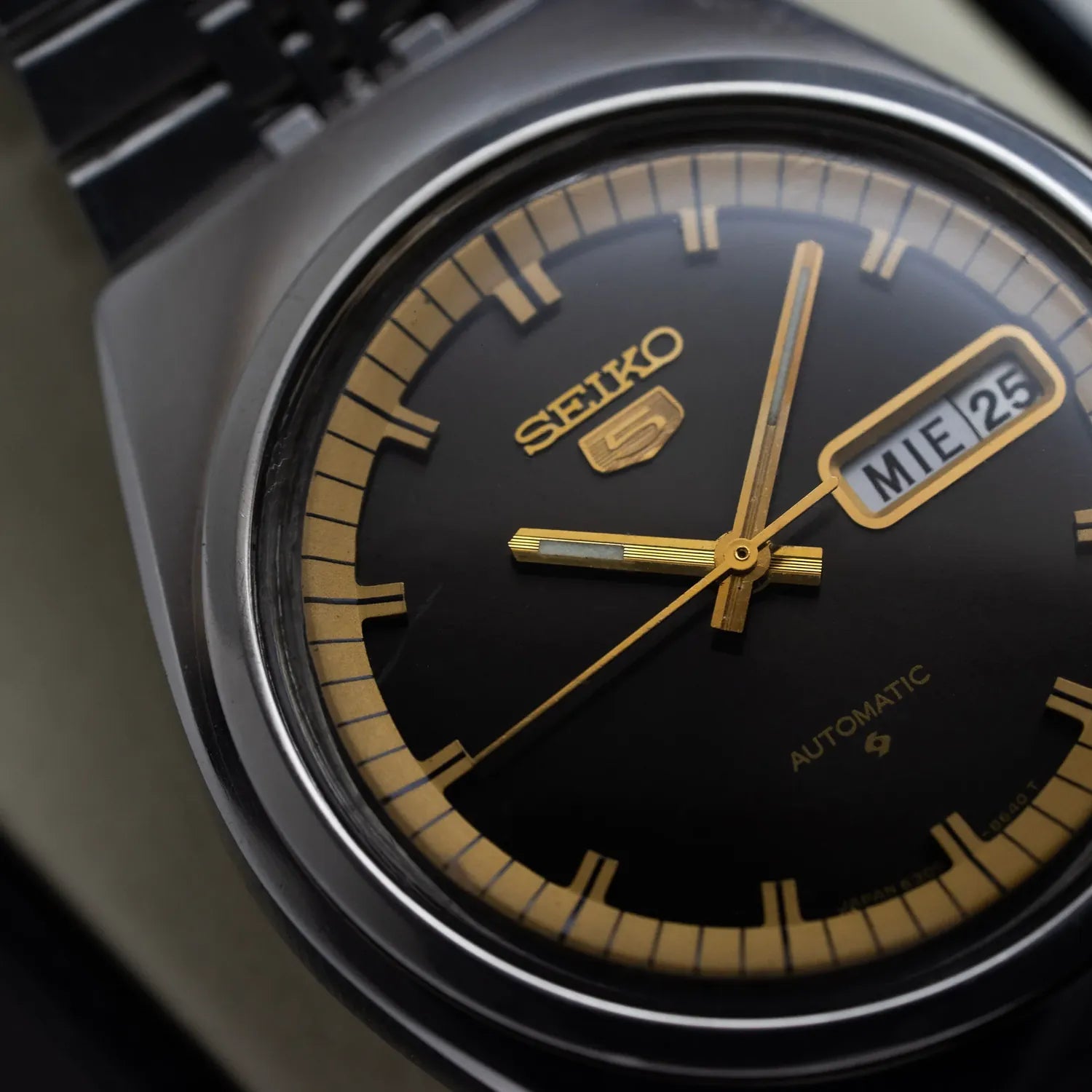 Seiko 5 6309-5500 Men’s Automatic Dress Vintage Watch – dial close-up